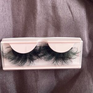 Dramatic Black Lashes for Bold Eye Looks